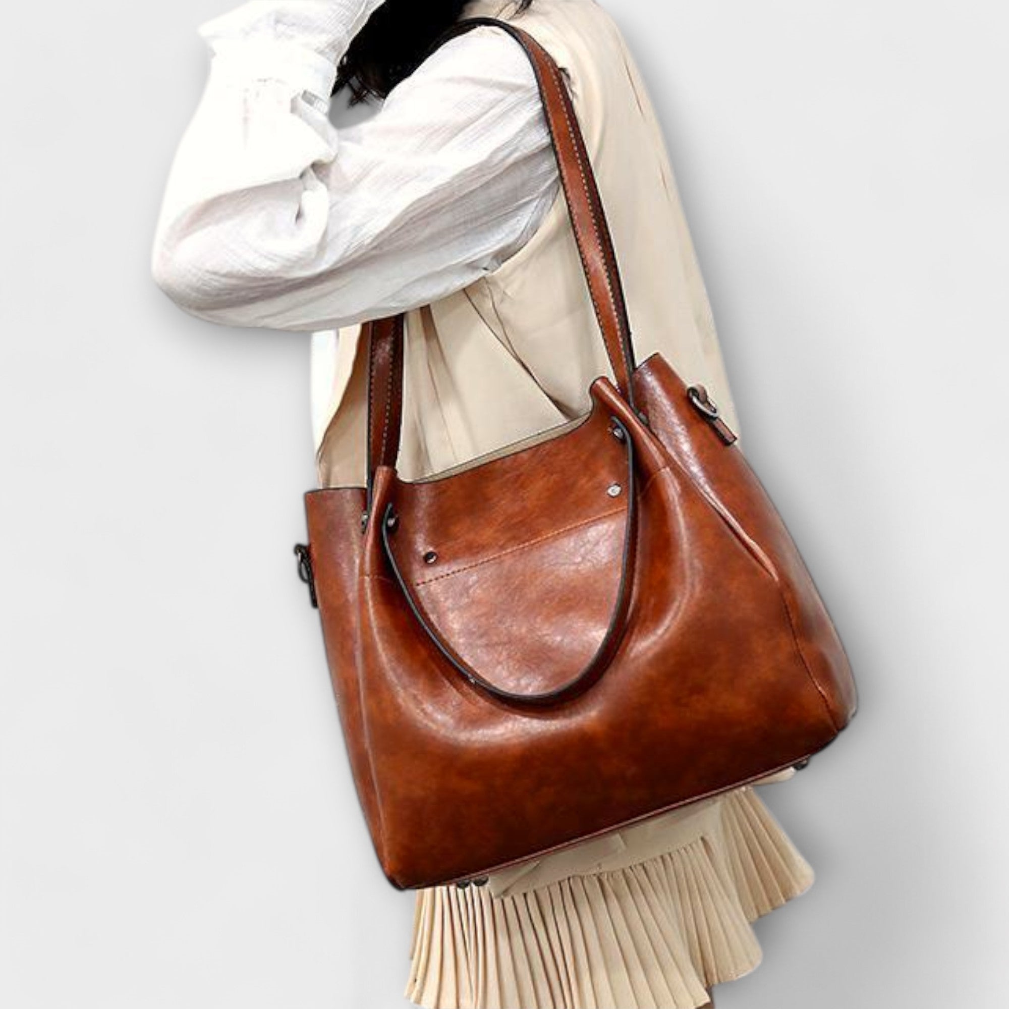 Caroline | Elegant Spacious Shoulder Bag