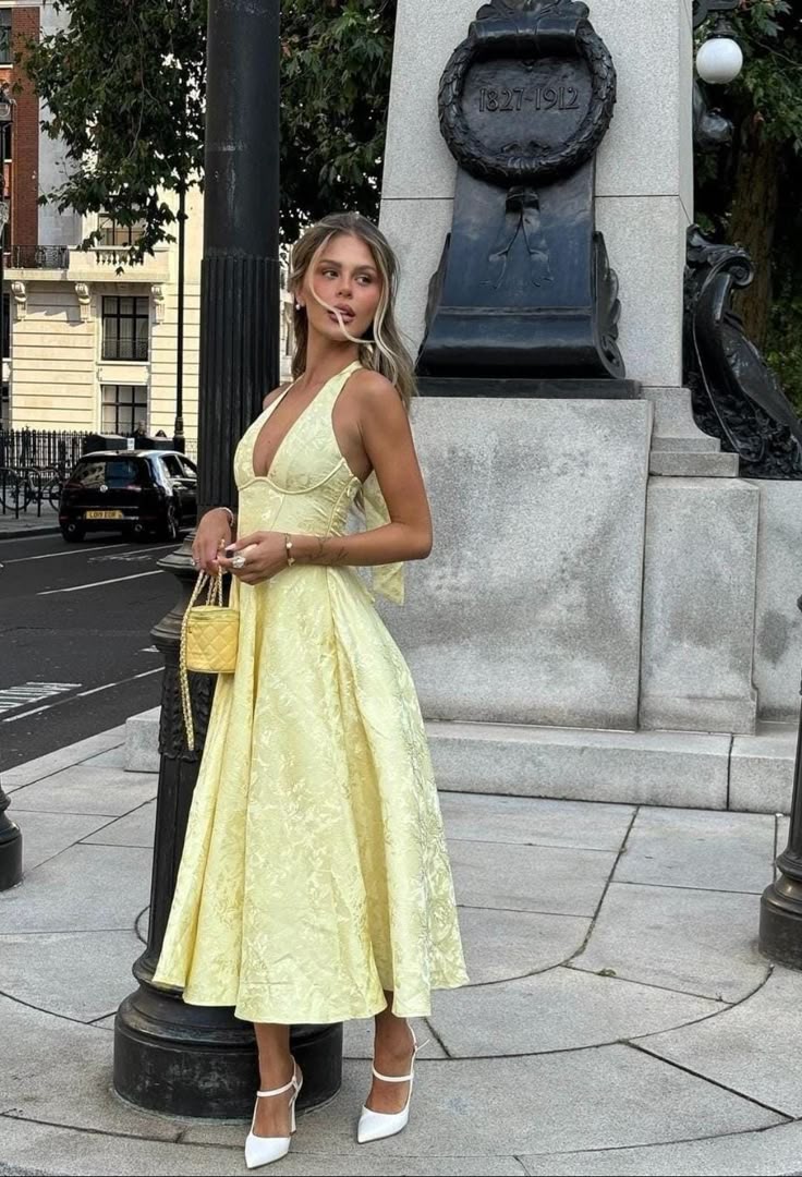 Kaitlyn | Elegant Halter Neck Midi Dress
