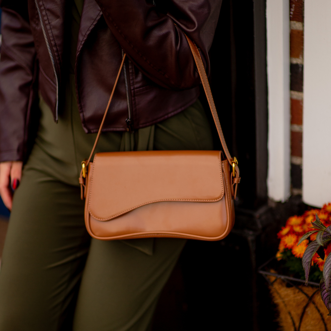 Erica | Curved Leather Shoulder Bag