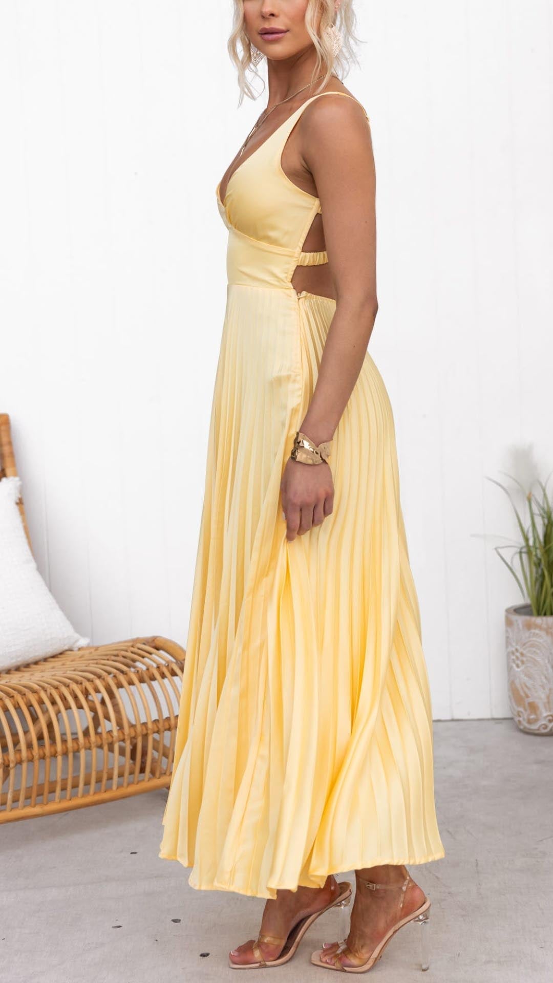 Lisa | Flowing Pleated Maxi Dress