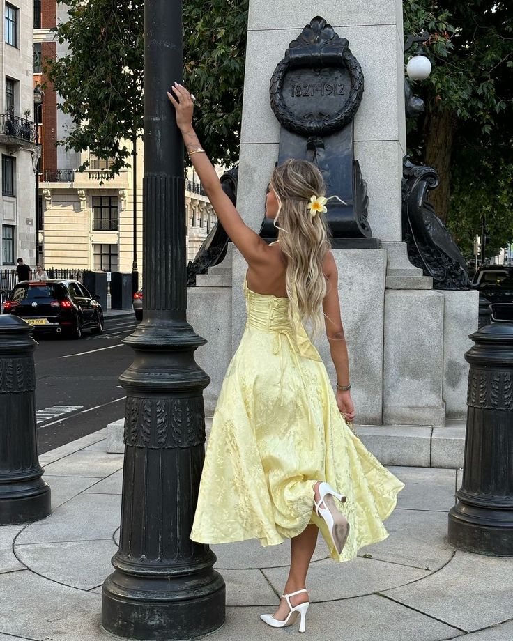 Kaitlyn | Elegant Halter Neck Midi Dress