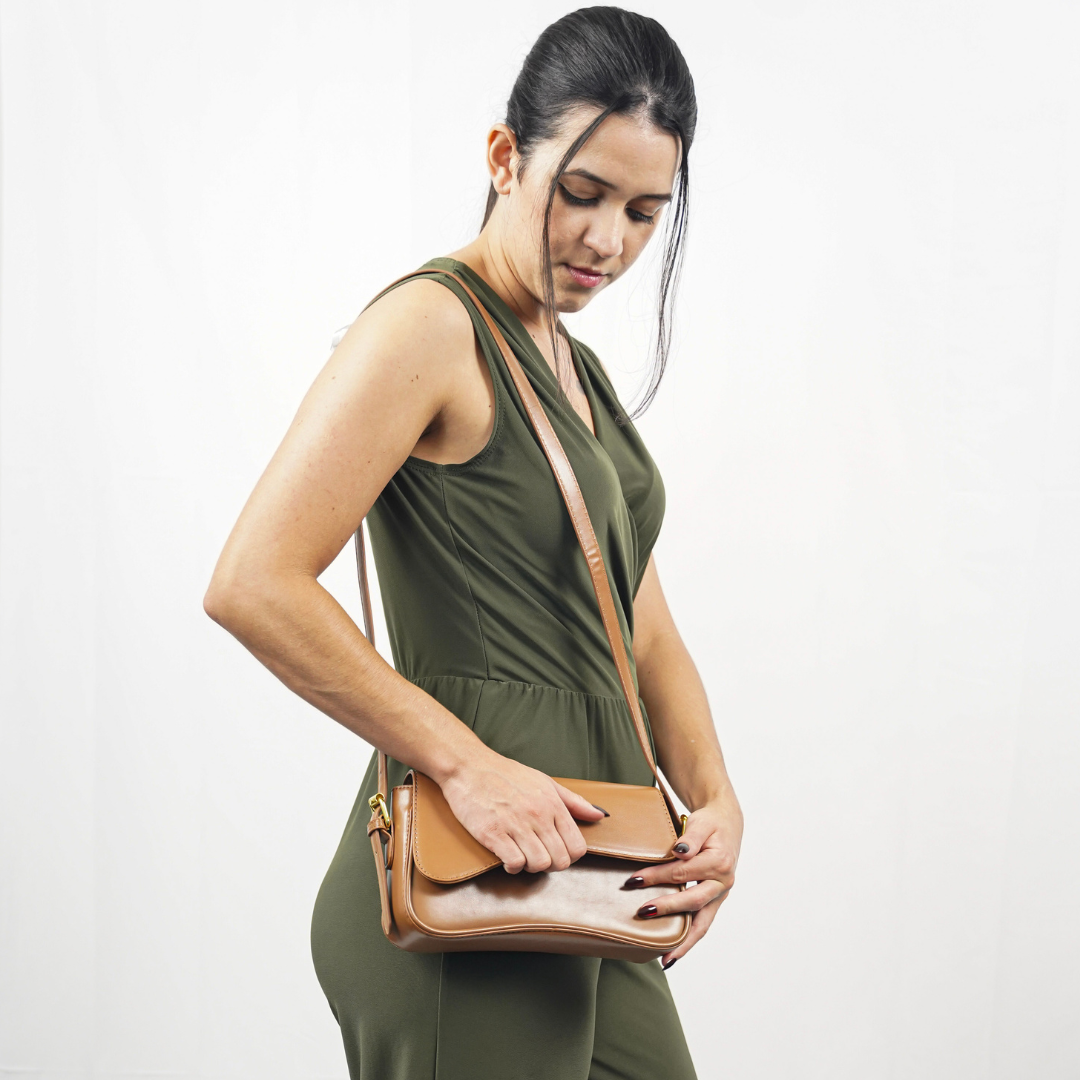 Erica | Curved Leather Shoulder Bag